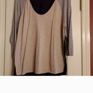 Set of 3 women's lightweight sweaters.